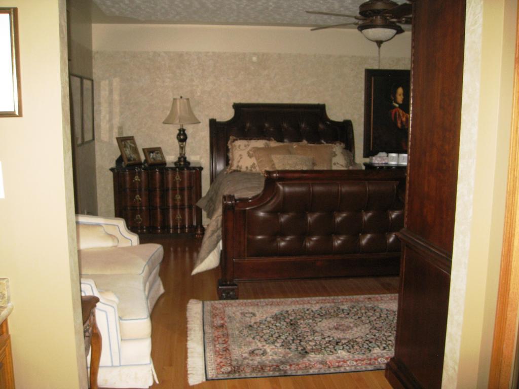 Queen Room with Spa Bath
